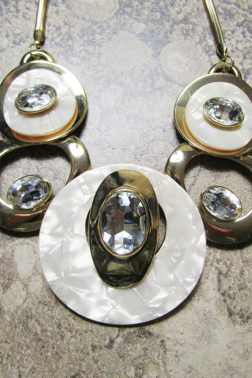 ARTSY METAL CLEAR RHINESTONE WITH ACRYLIC DISKS NECKLACE