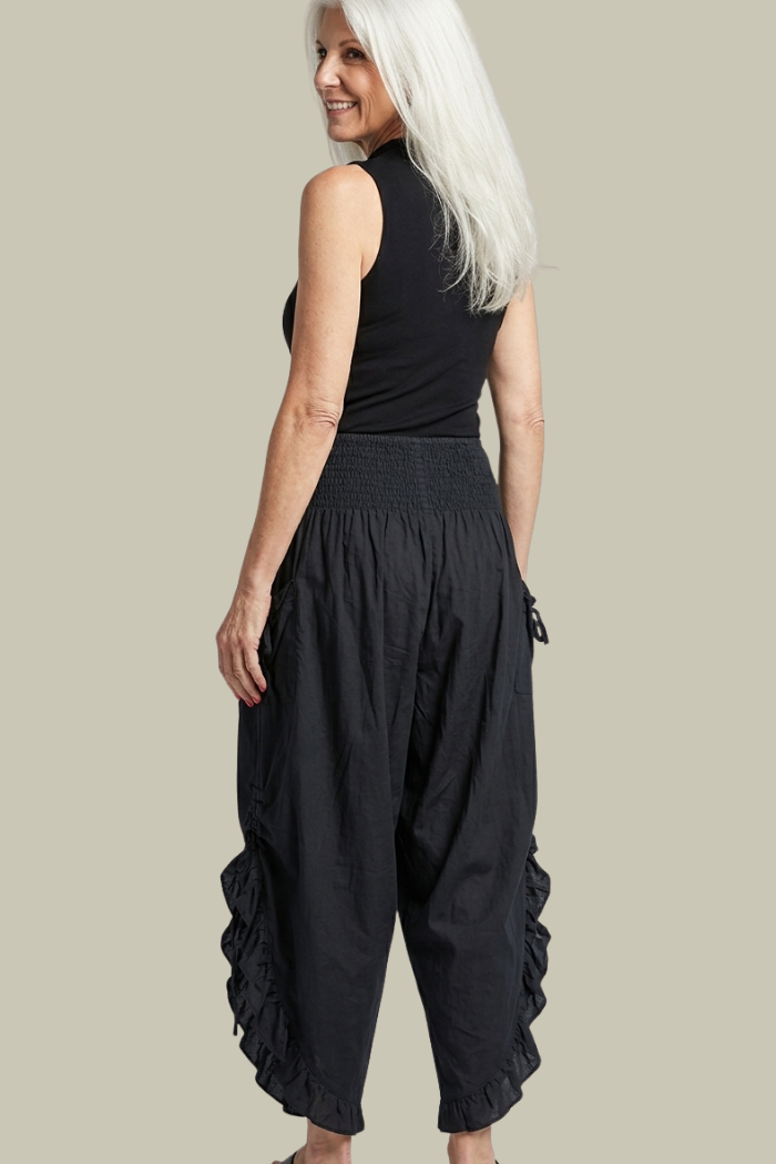 Cropped Pantaloon Pant in Black