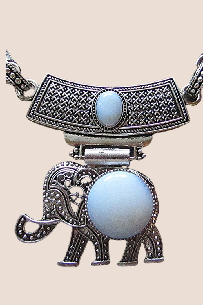 Elephant Collar Necklace Set in Moonstone