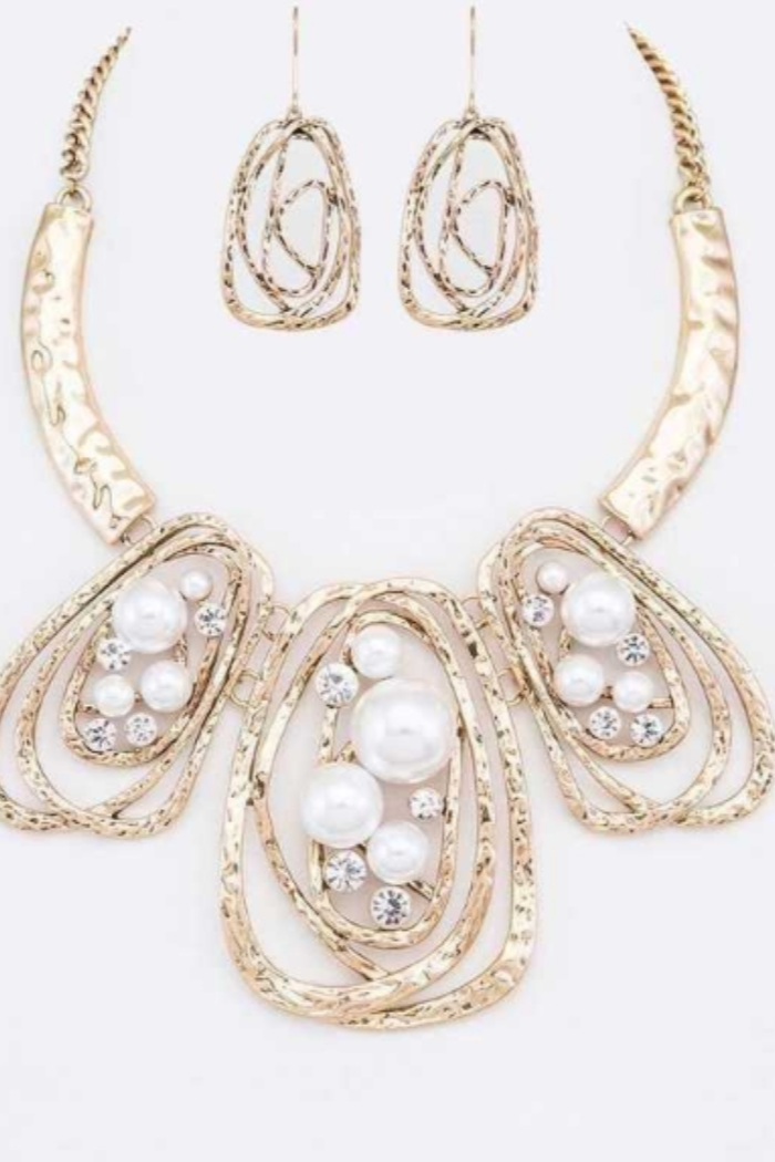 Pearl and Crystal Collar Necklace Set