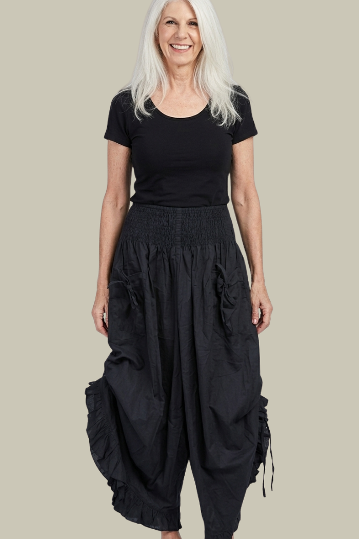 Cropped Pantaloon Pant in Black