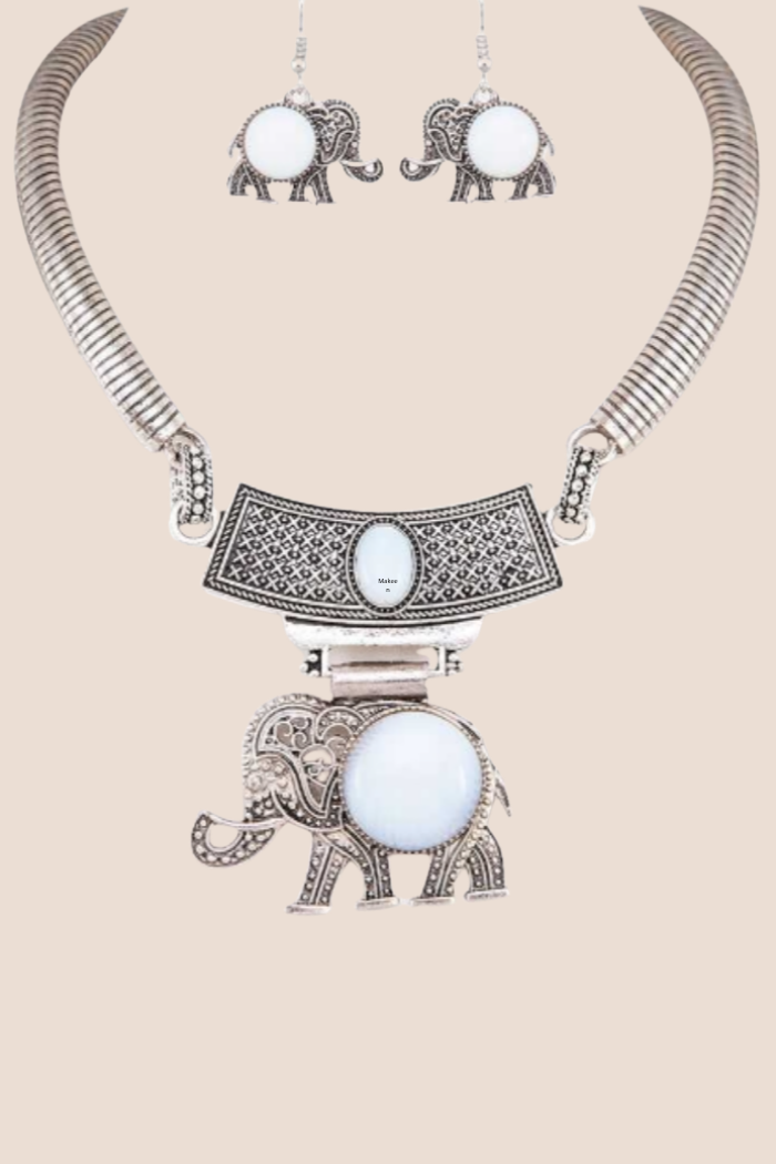 Elephant Collar Necklace Set in Moonstone