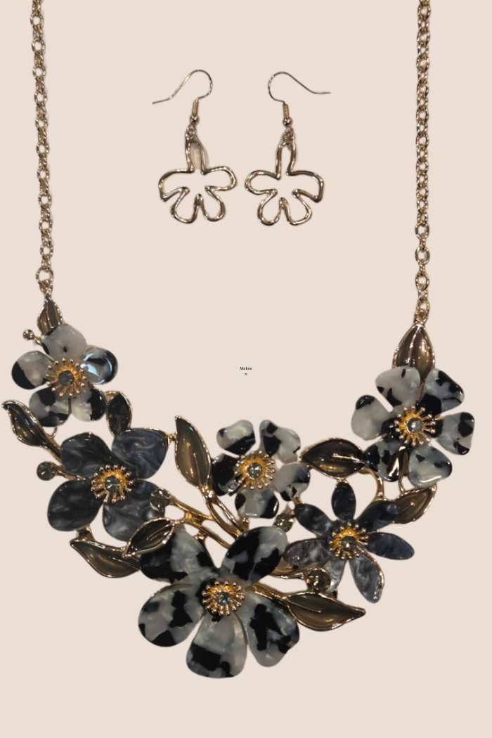 Black-White Enamel Metal Floral Necklace Set