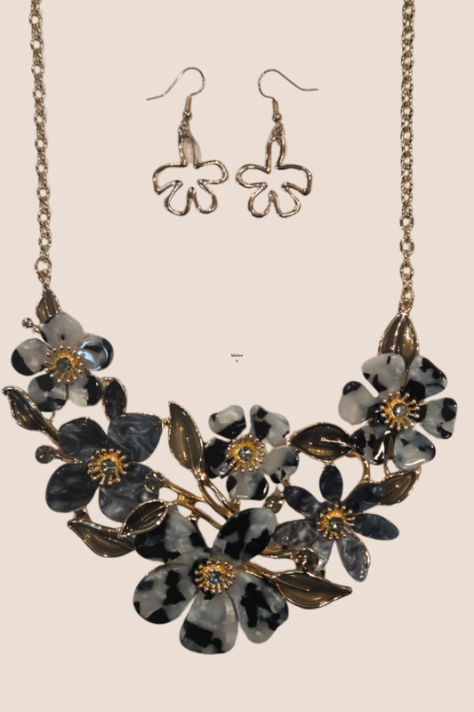 Black-White Enamel Metal Floral Necklace Set