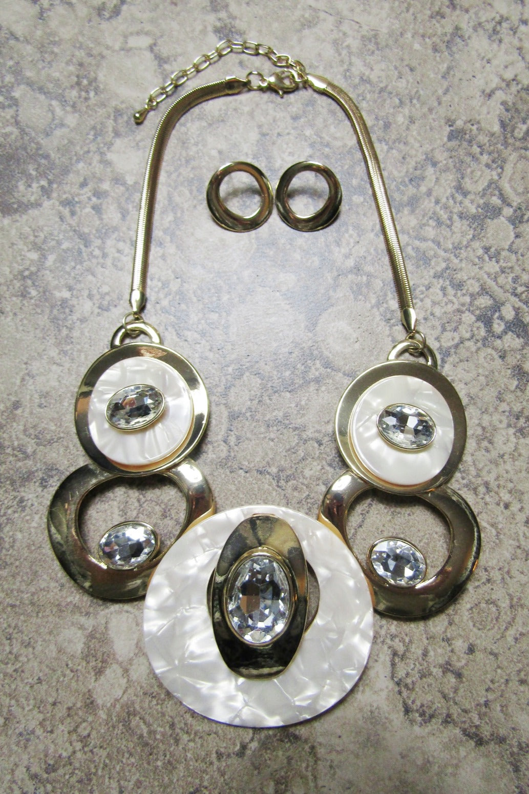 Artsy Metal & Acrylic  Discs Necklace with Clear Rhinestones